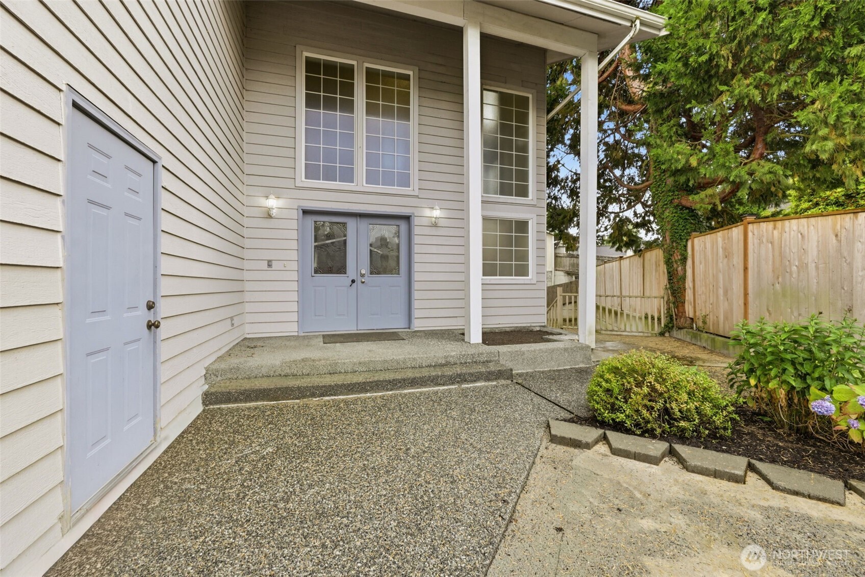 4729 Seahurst Avenue Property Photo 2