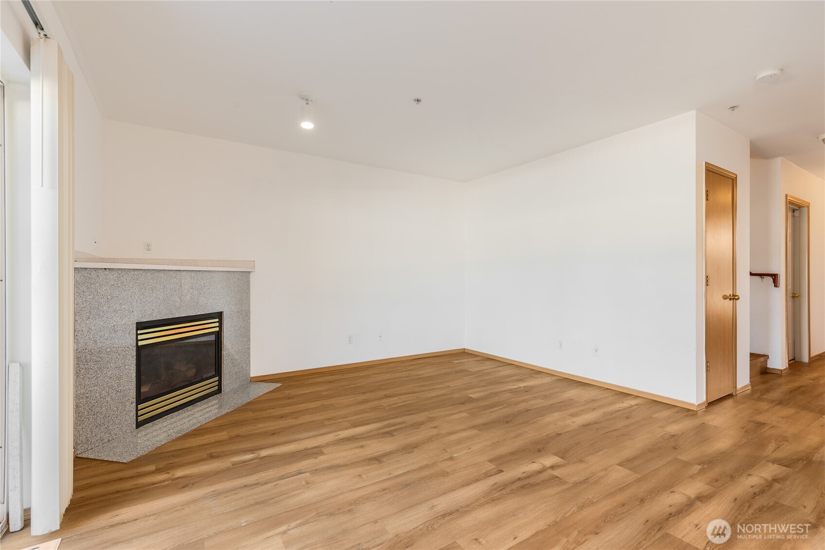 15815 Admiralty Way C4 Property Photo 7