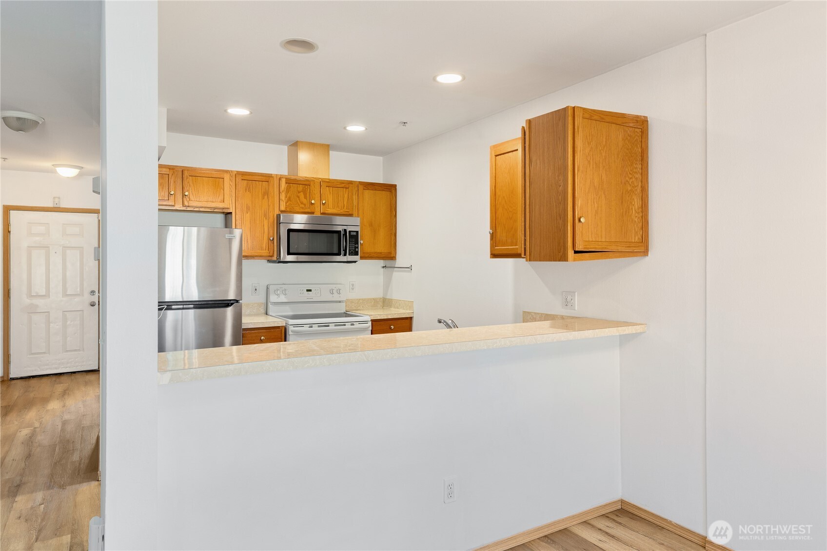 15815 Admiralty Way C4 Property Photo 9