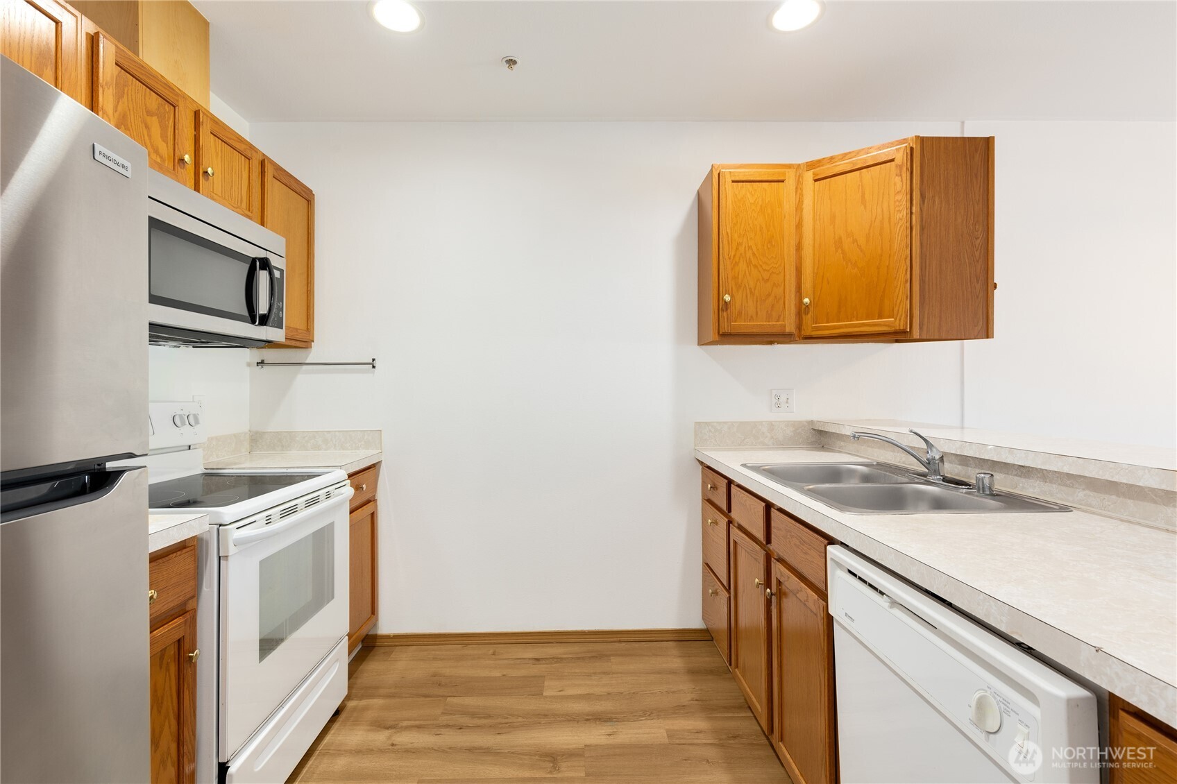 15815 Admiralty Way C4 Property Photo 10