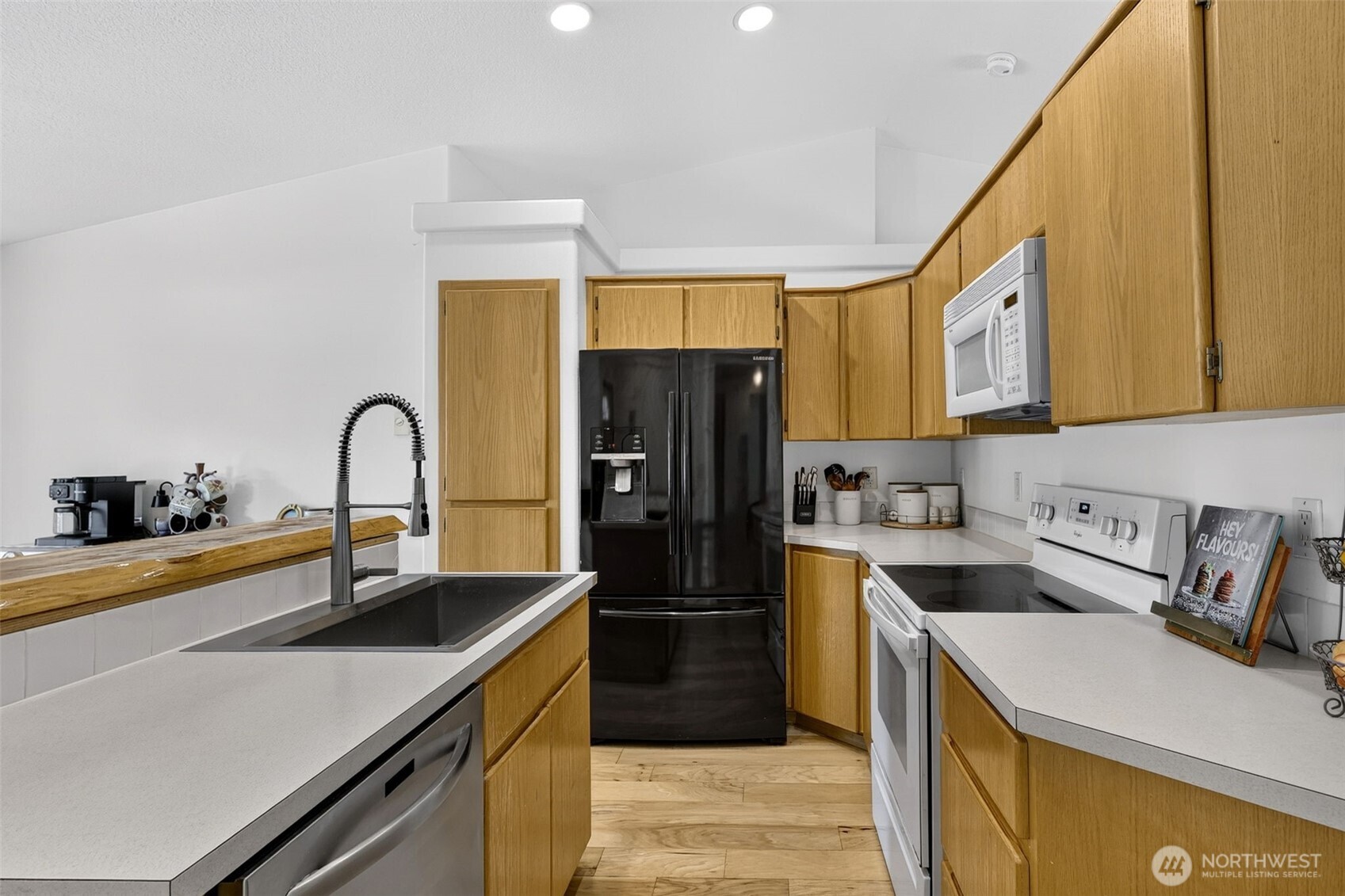 2120 Grove Street Property Photo 4