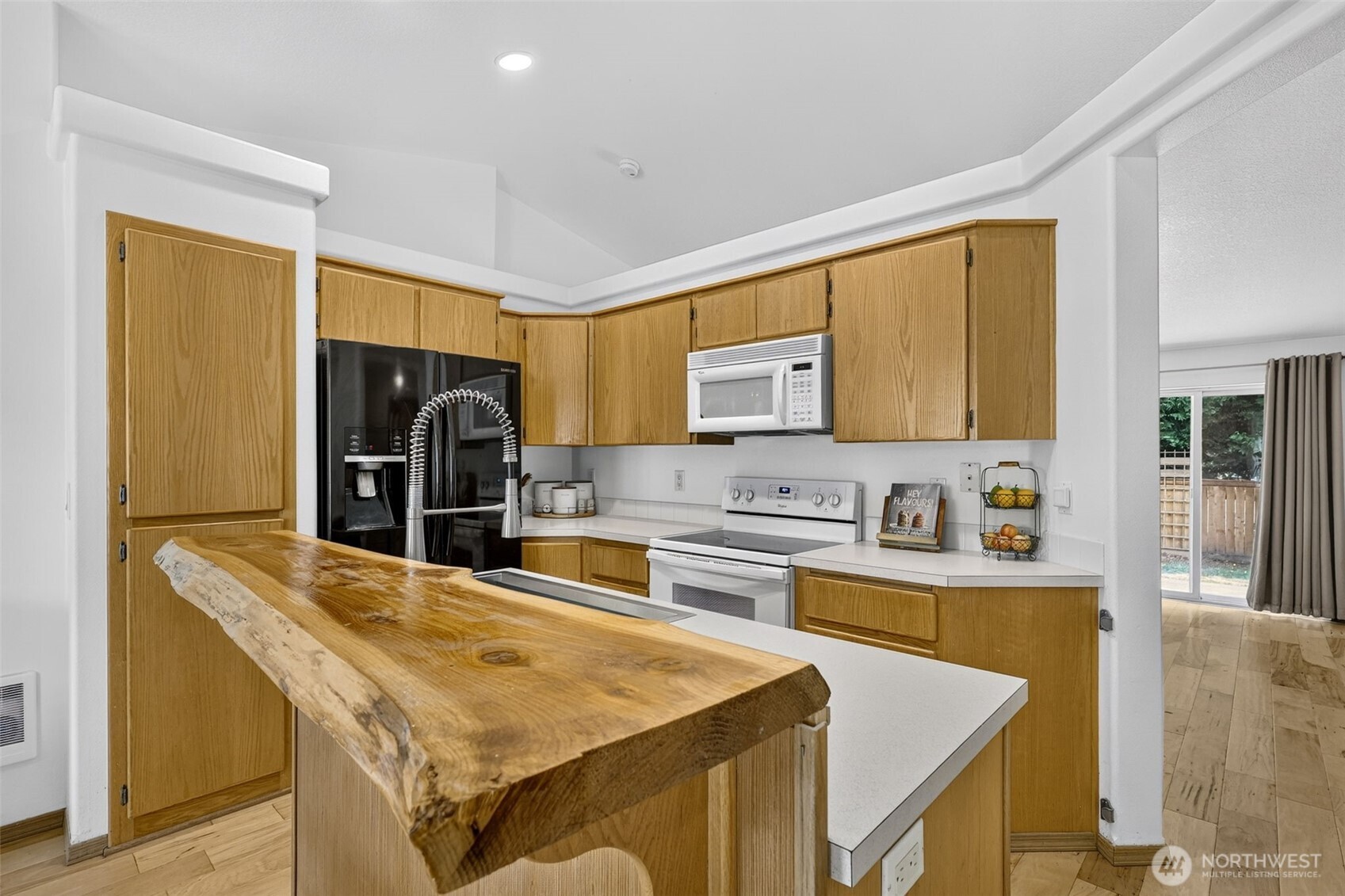 2120 Grove Street Property Photo 5