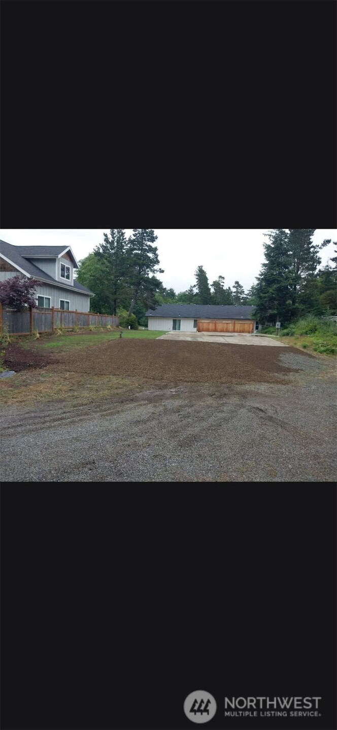 30506 N Place Property Photo 3