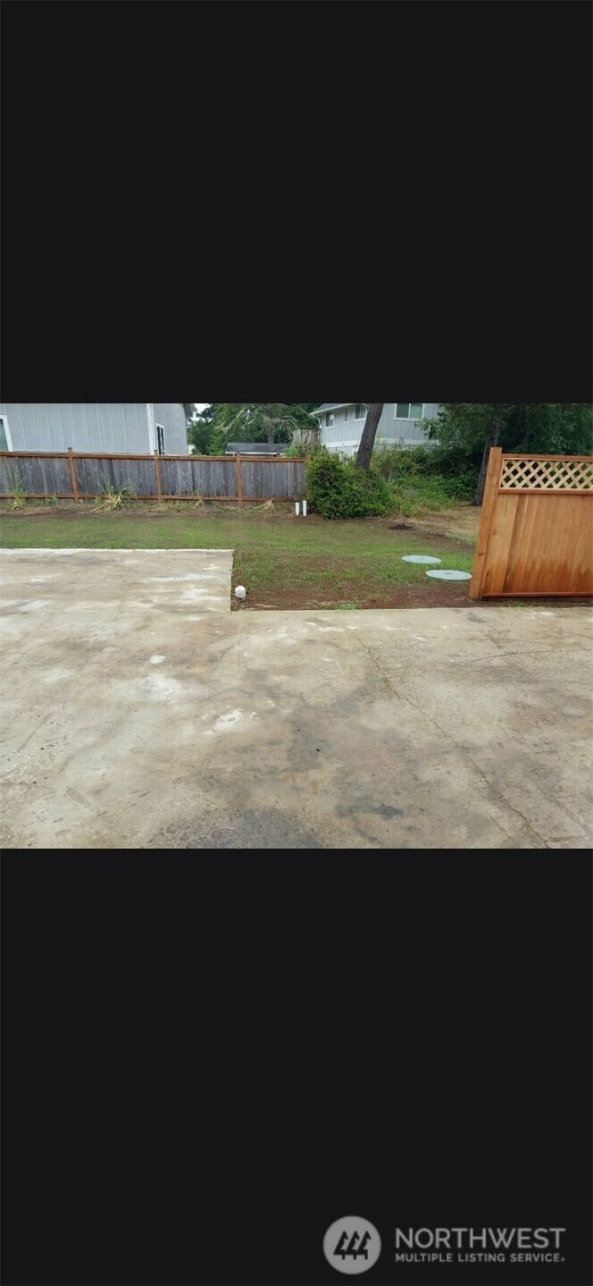 30506 N Place Property Photo 6