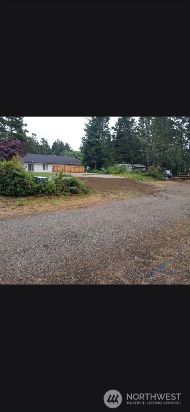 30506 N Place Property Photo 10