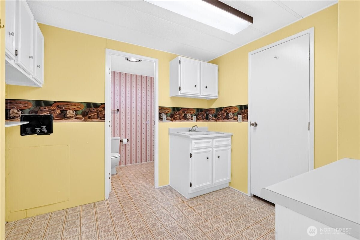 202 Marshall Street Property Photo 35