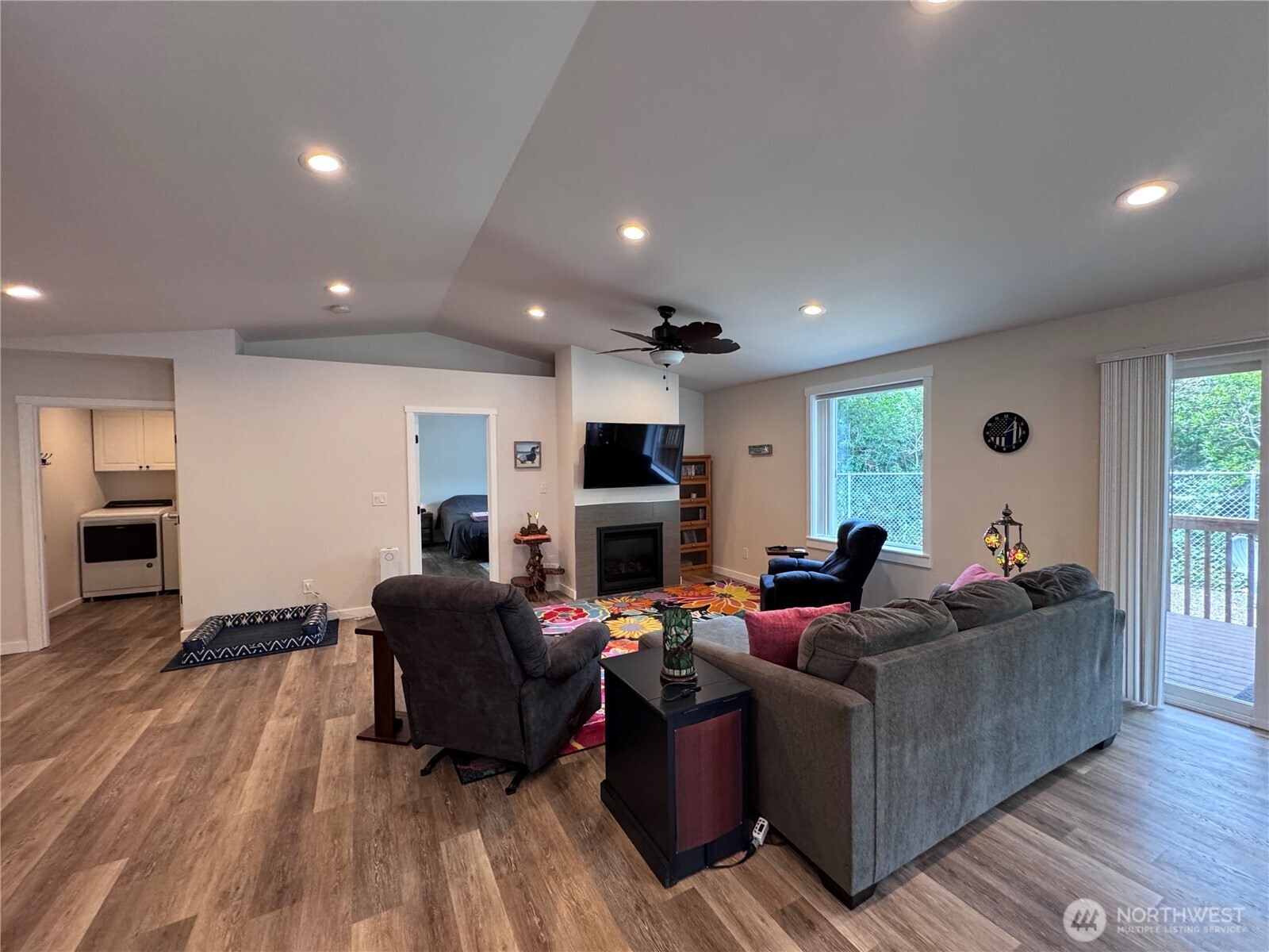 118 Pacific Boulevard Property Photo 8