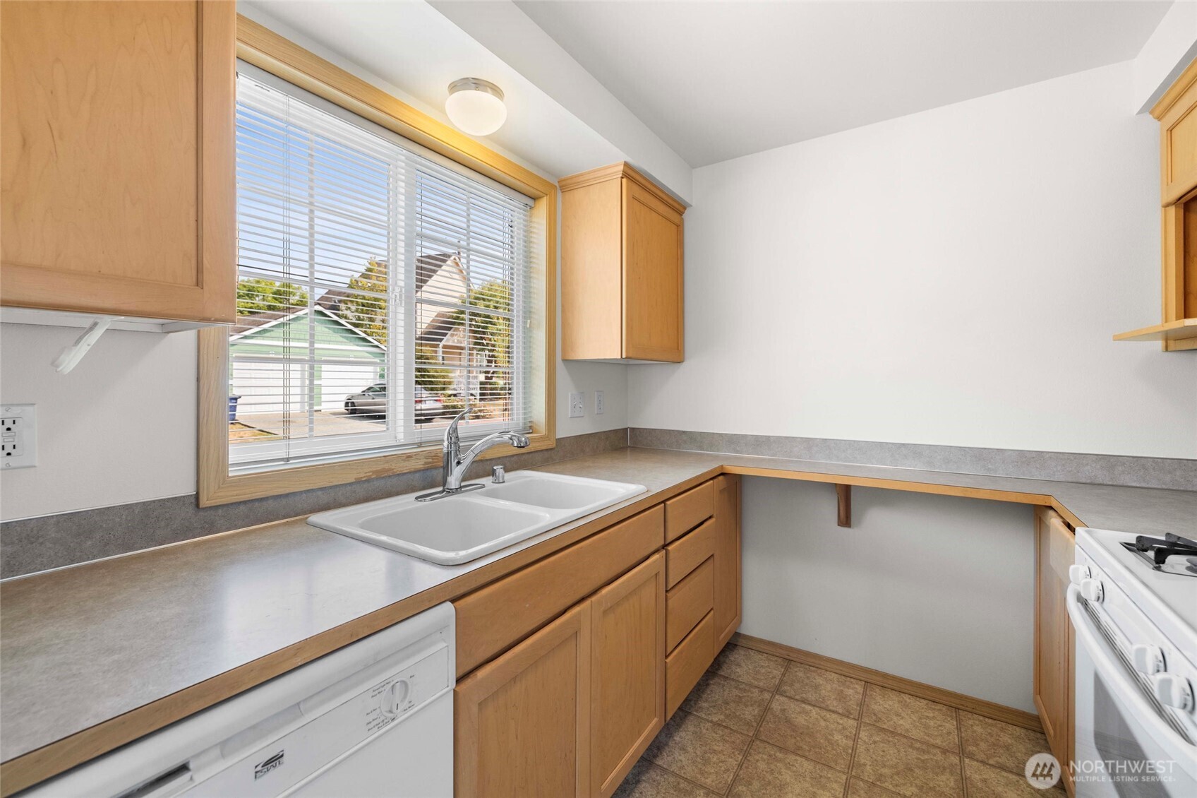 1320 Wildflower Way Property Photo 8