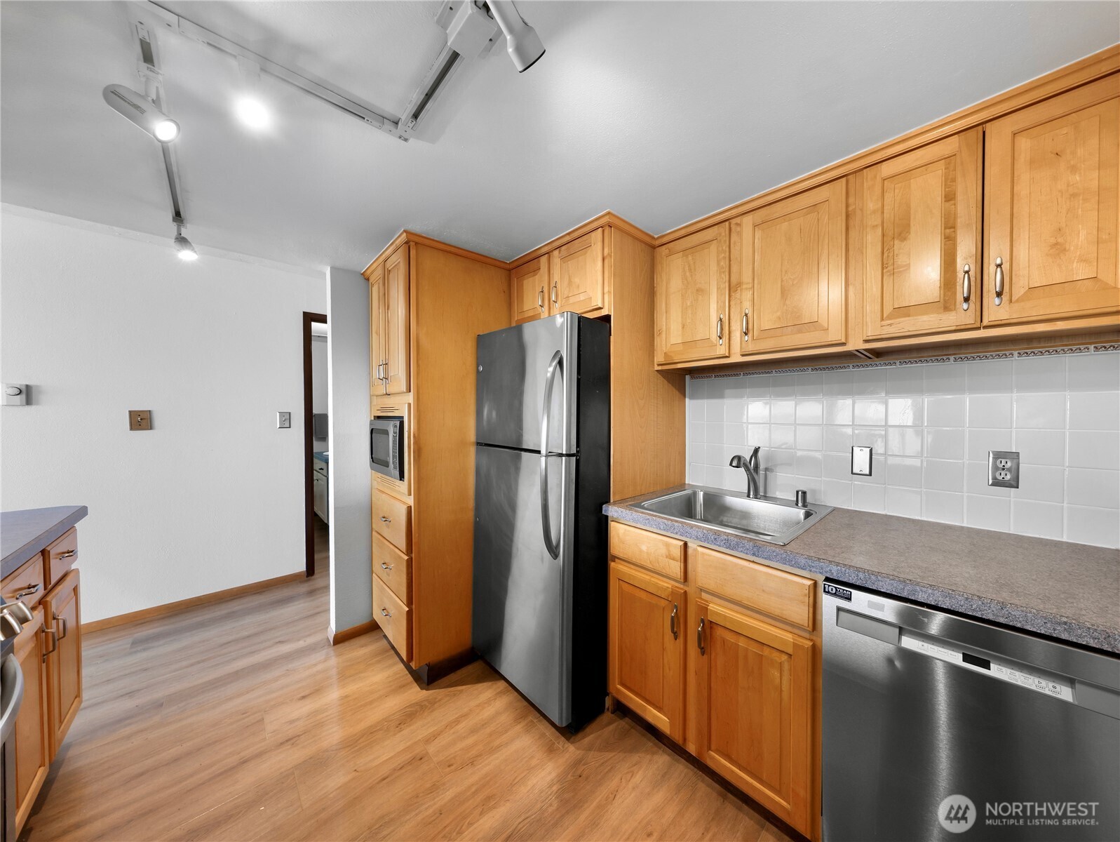 415 N State Street 406 Property Photo 23