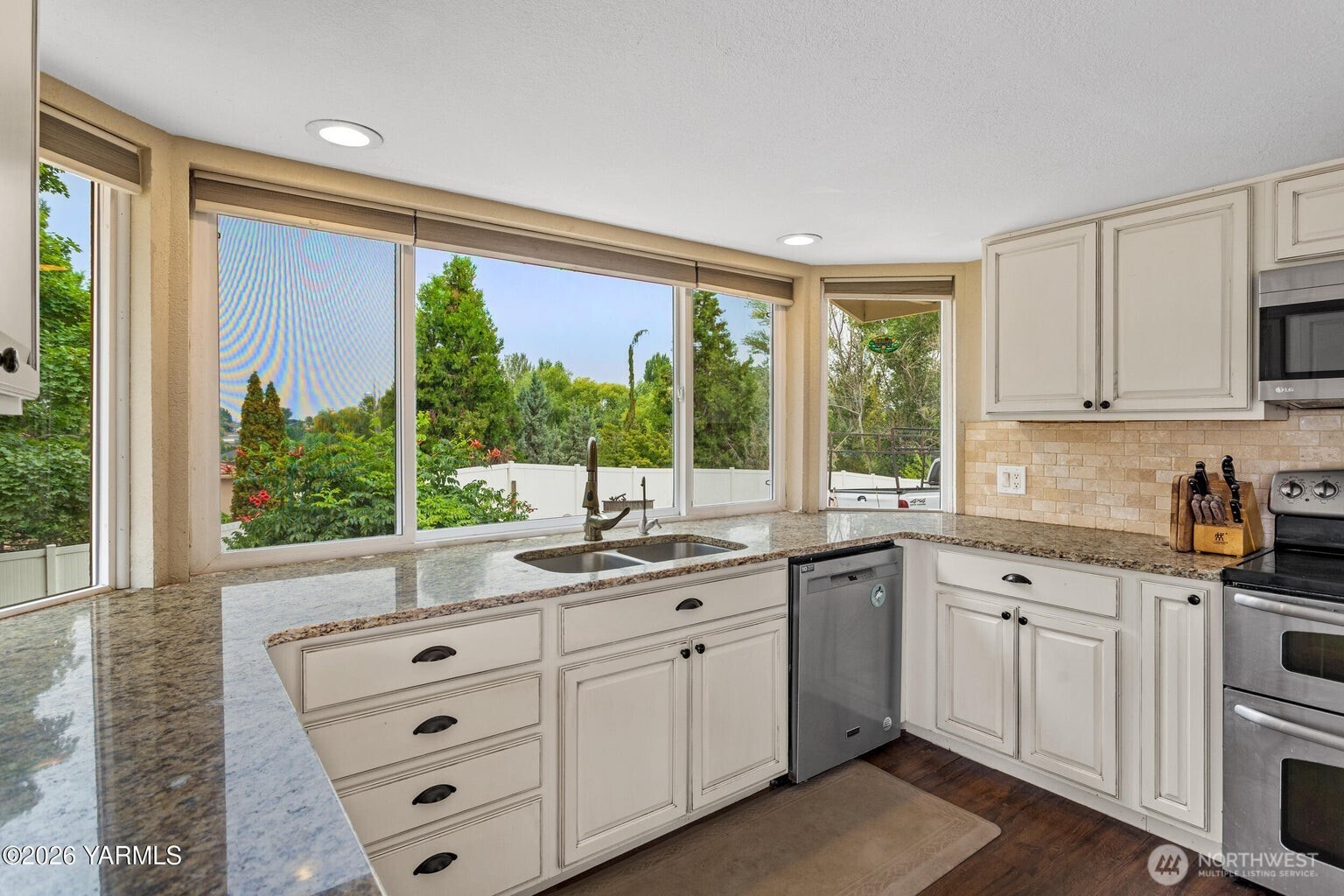 1300 Meadowlark Lane Property Photo 8