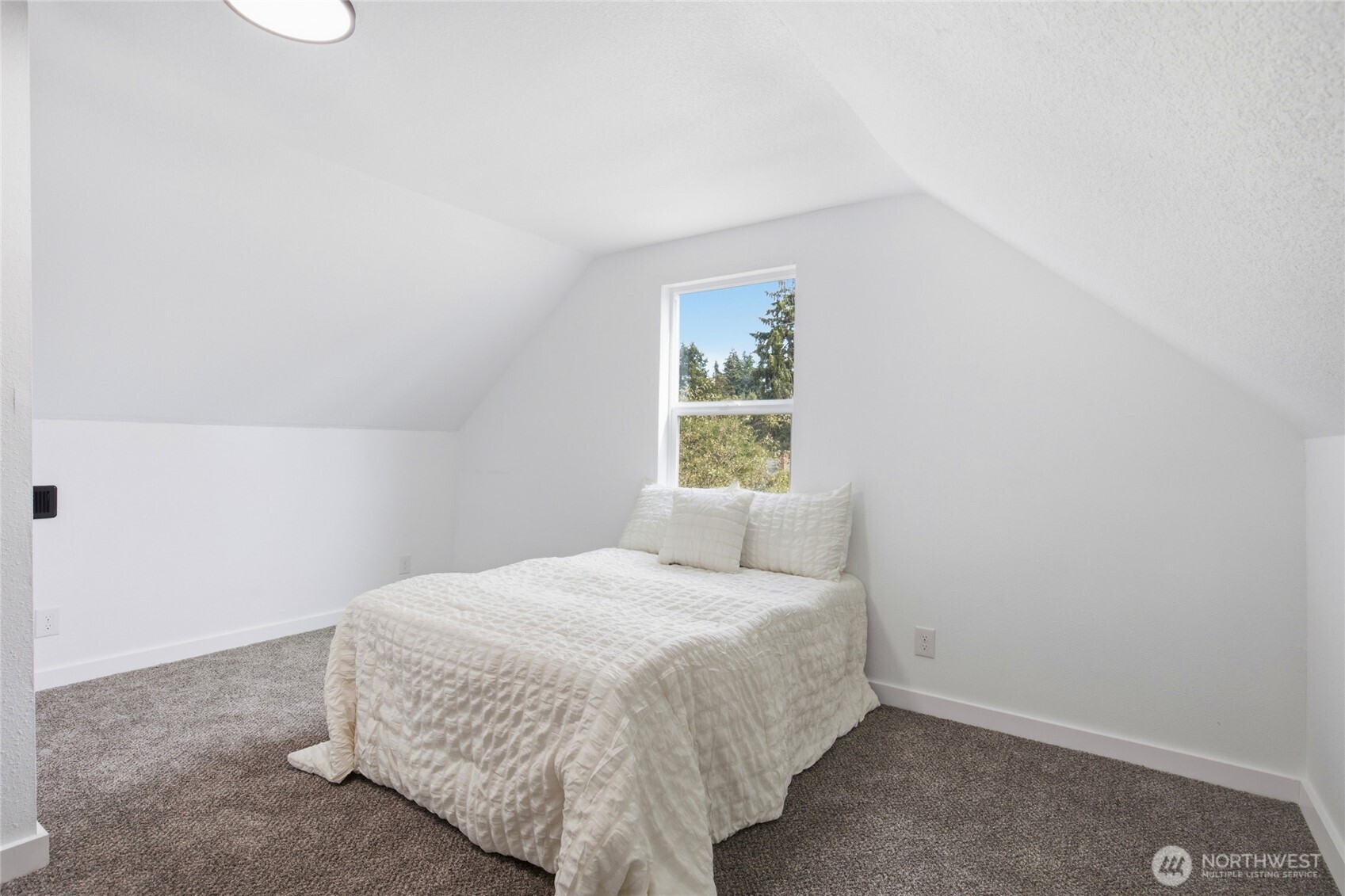 8407 Winona Street Property Photo 20