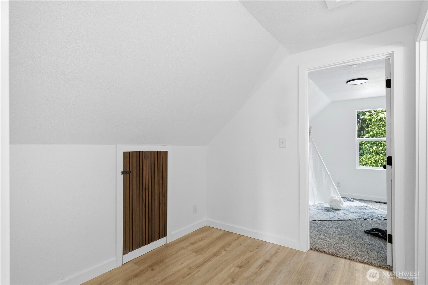 8407 Winona Street Property Photo 23