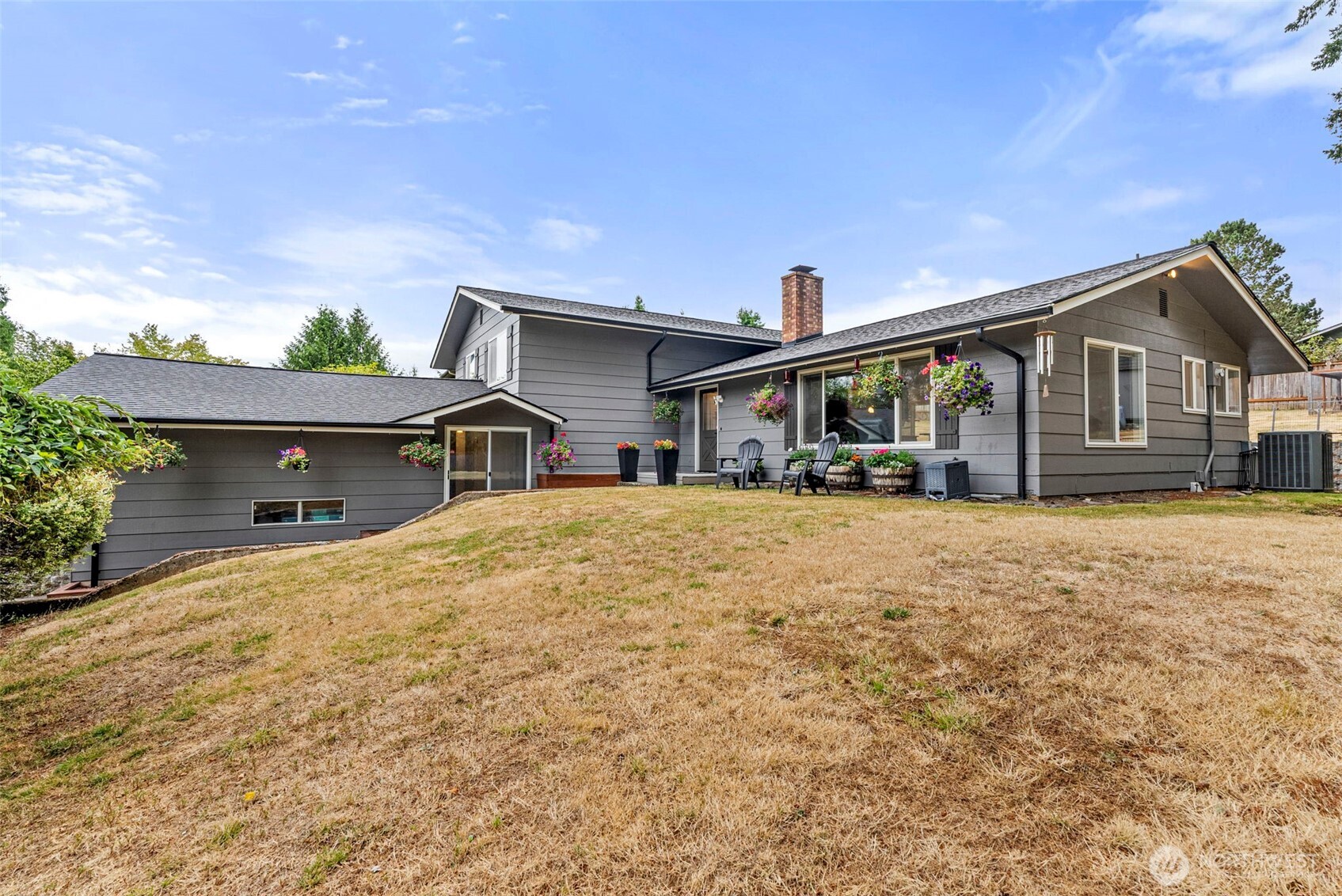1011 Spring Lane Property Photo 7