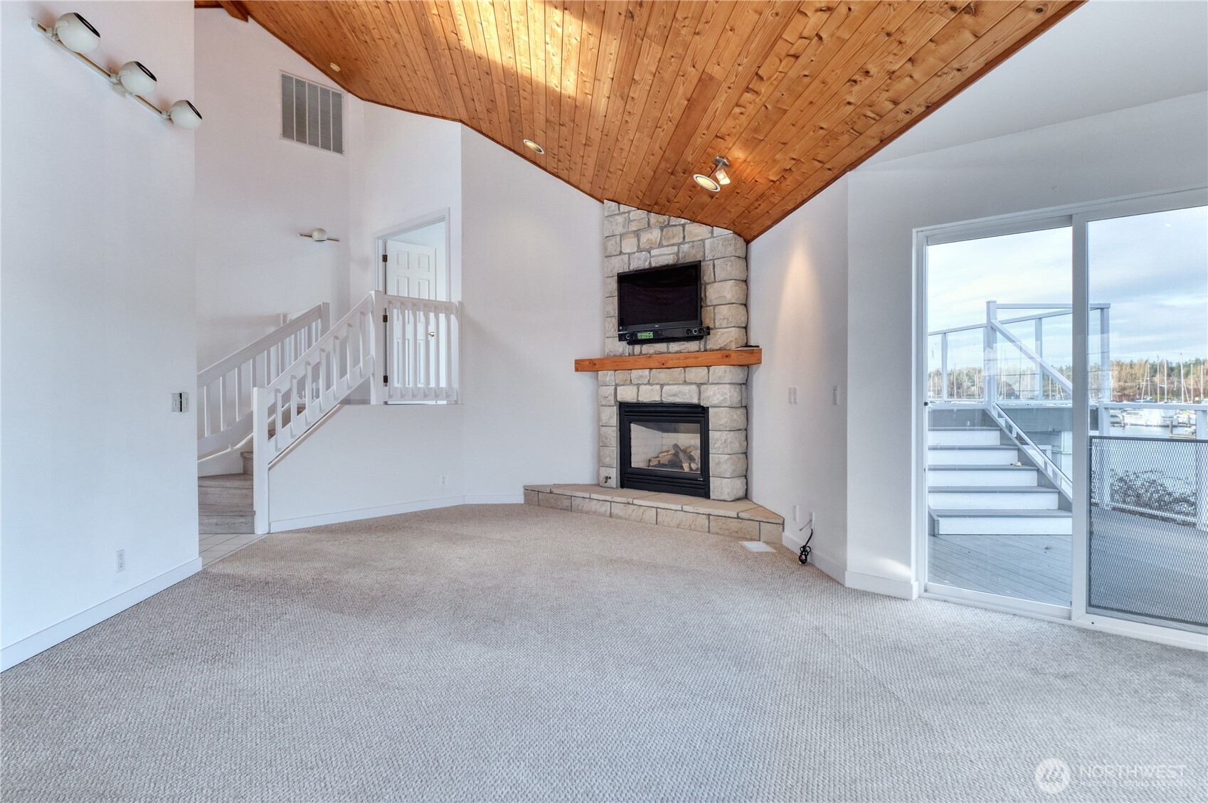 1648 Harbor Seal Drive Property Photo 4