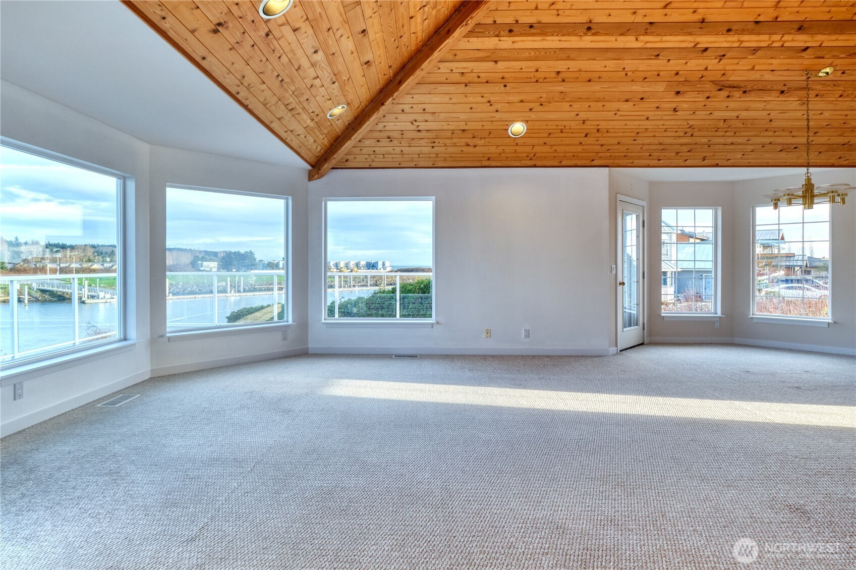 1648 Harbor Seal Drive Property Photo 6