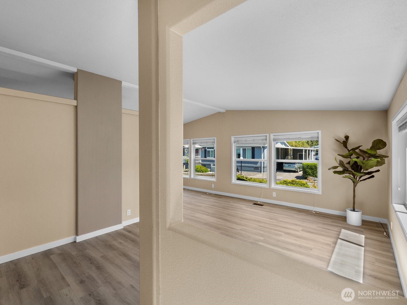 14727 43rd Avenue 52 Property Photo 4