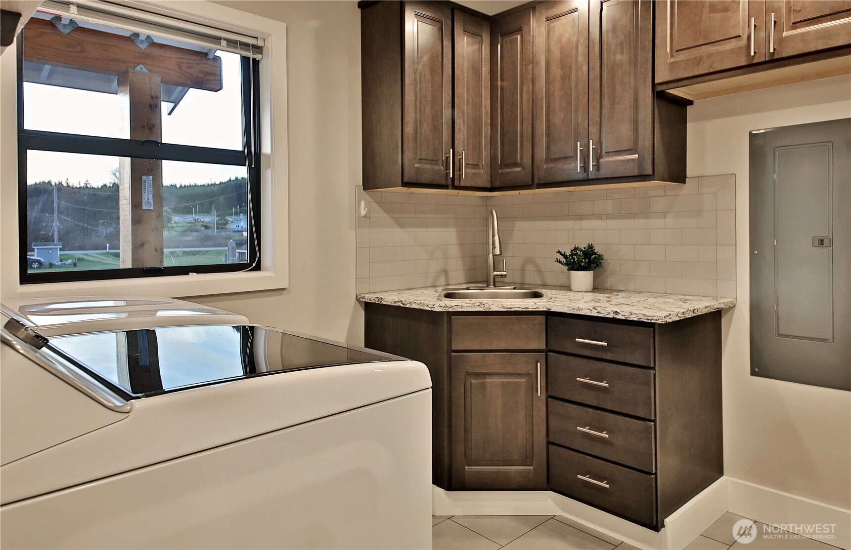 2805 N Bluff Road Property Photo 7