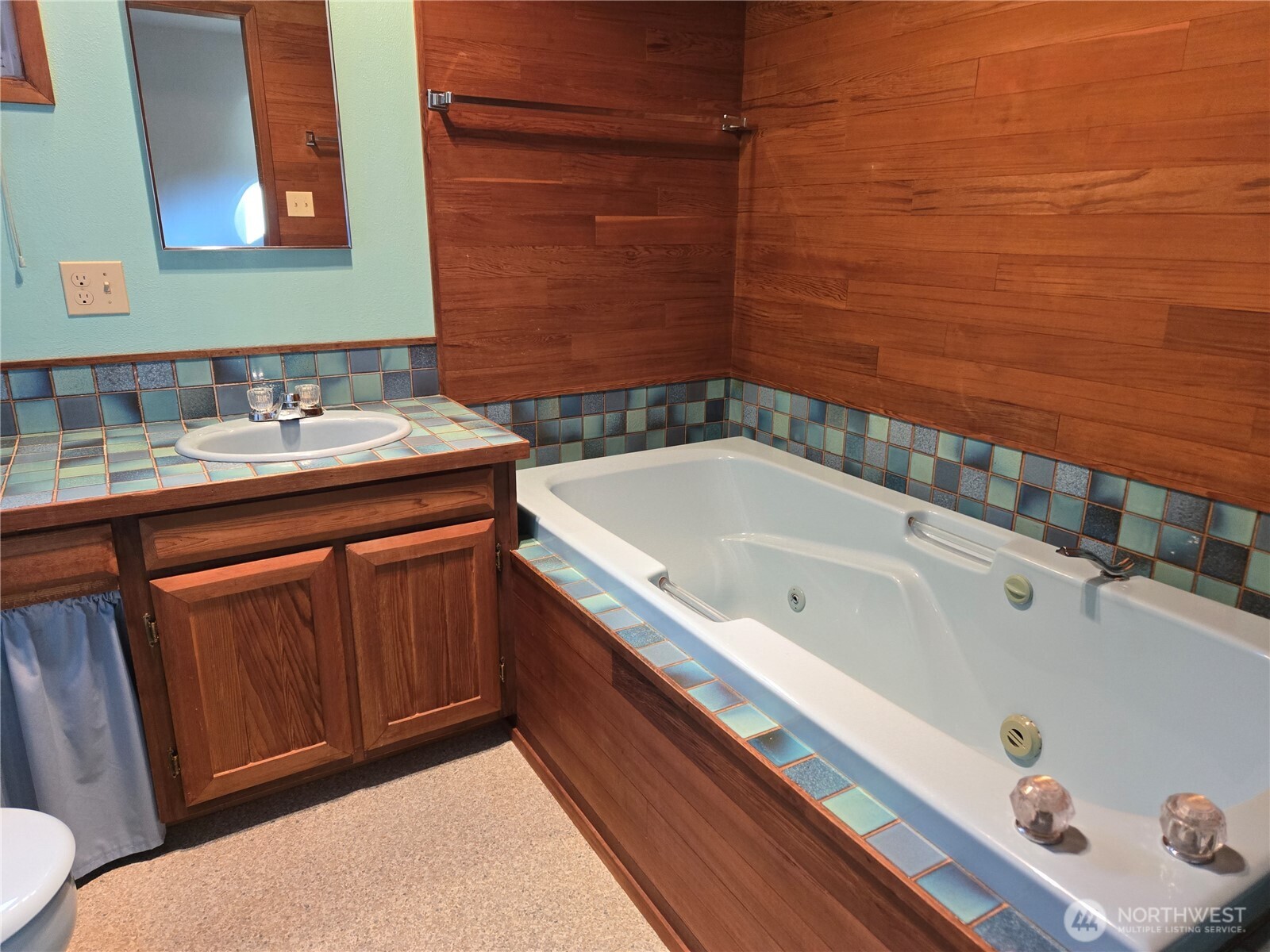1302 33rd Avenue Property Photo 7