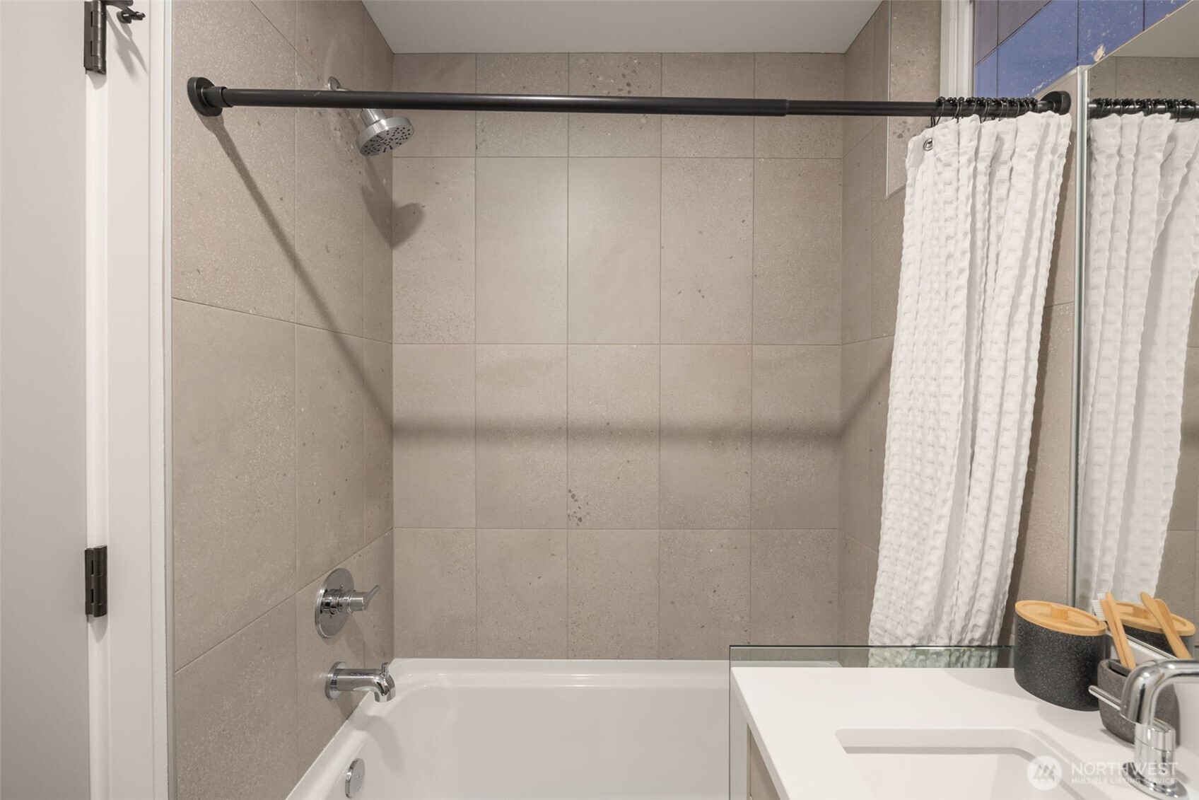 1317 E Denny Way Property Photo 23