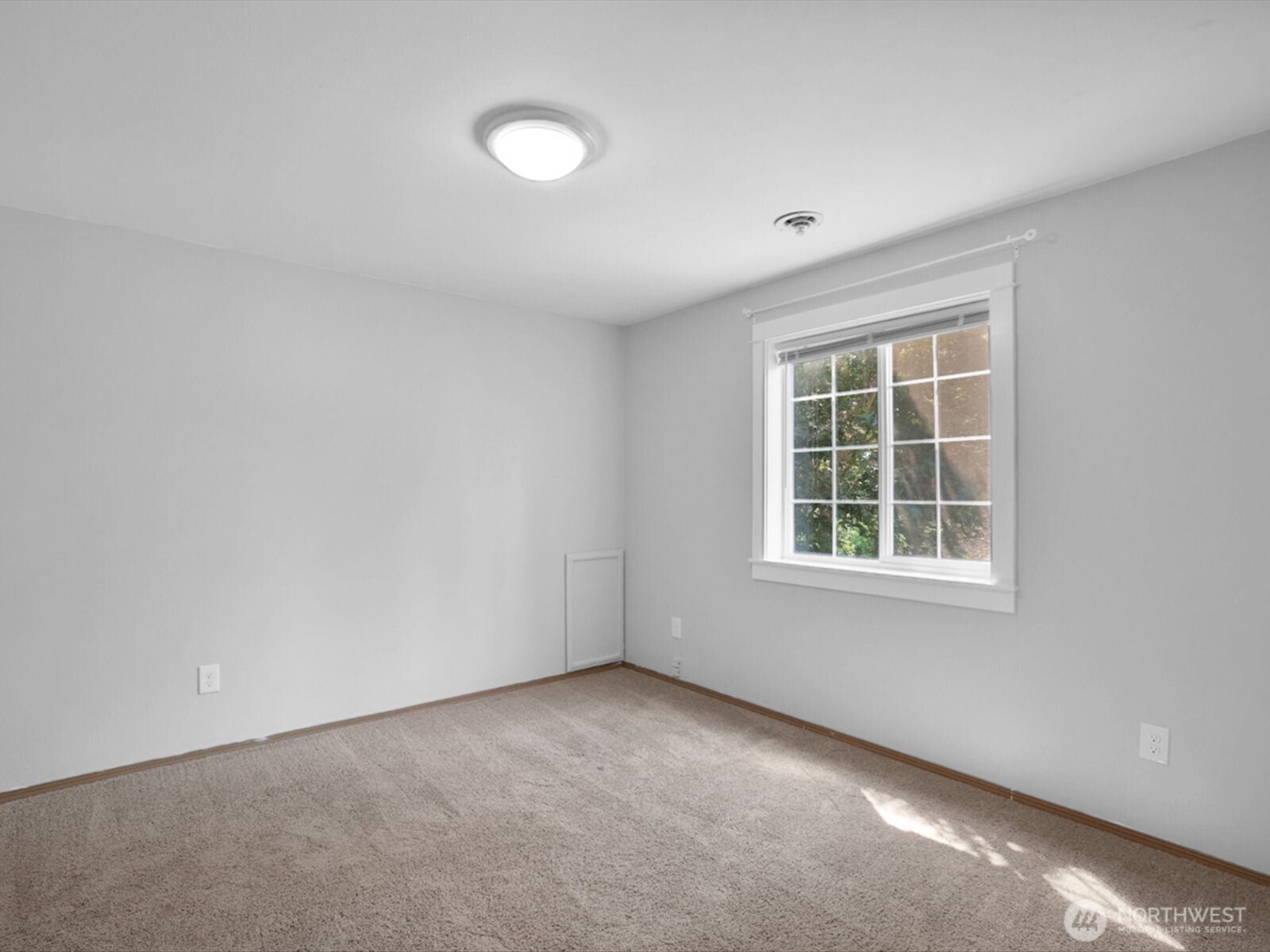 2000 Village Green Drive 3 Property Photo 32