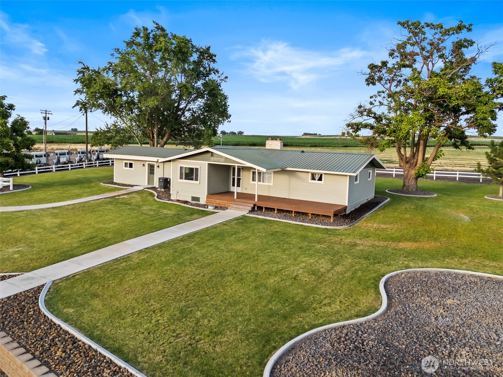 19621 N Glade Road Property Photo 1