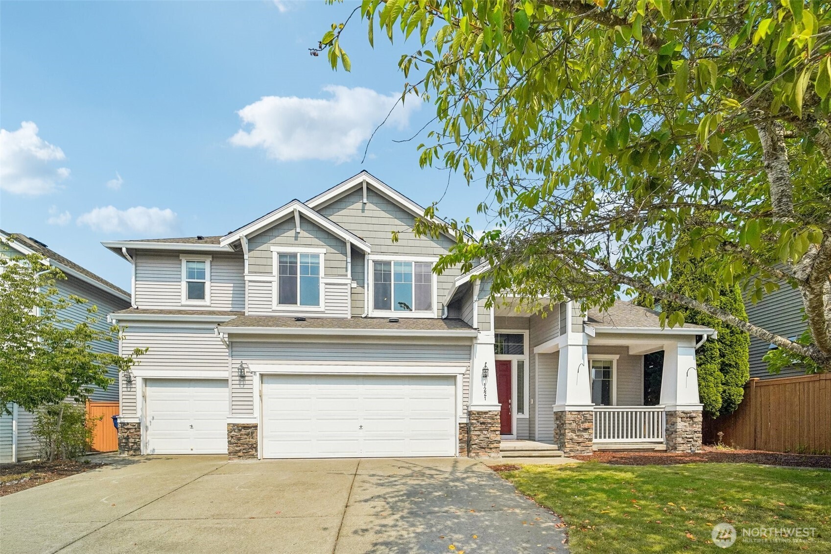 1221 68th Loop Property Photo 1