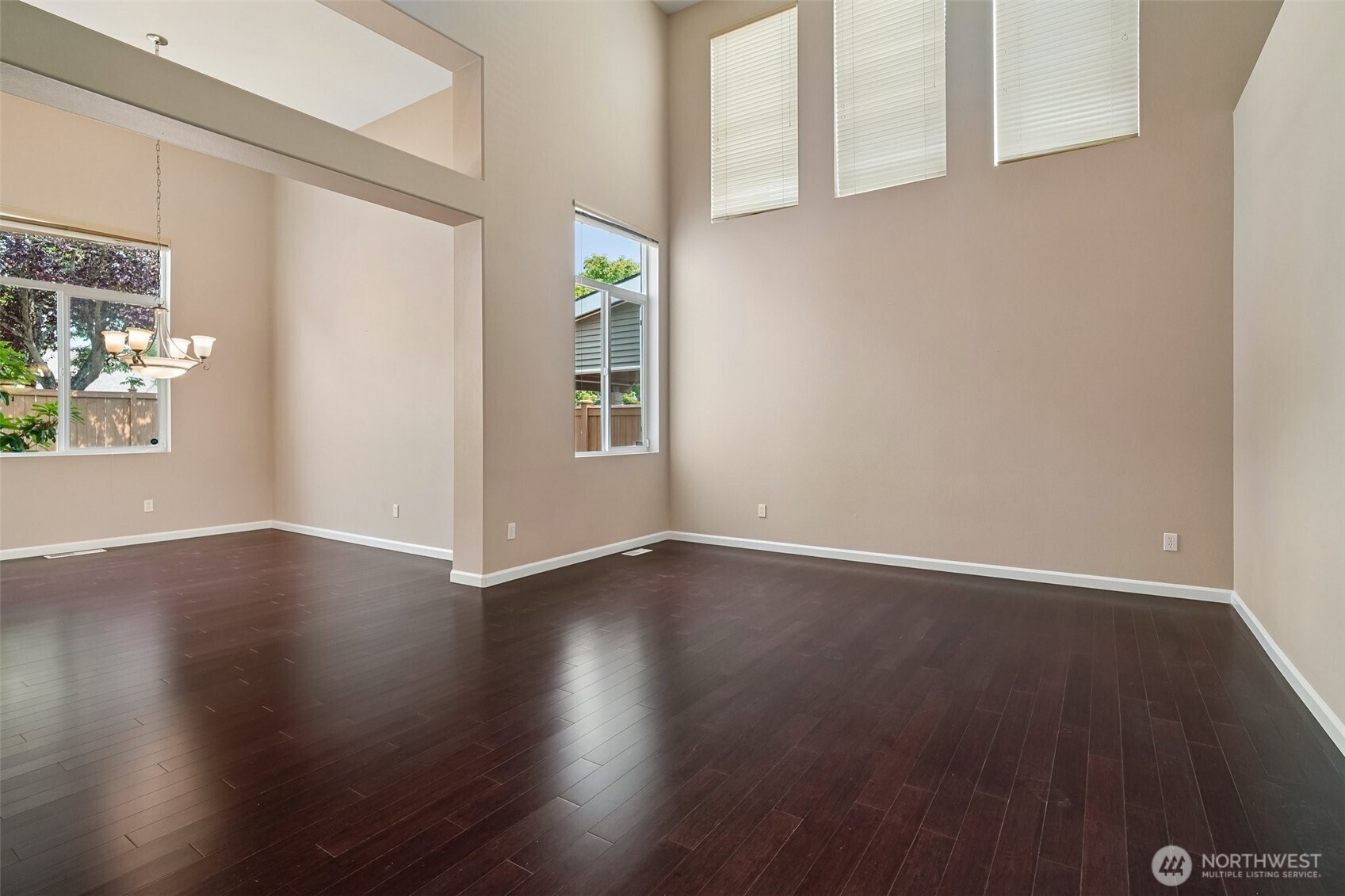 1221 68th Loop Property Photo 5