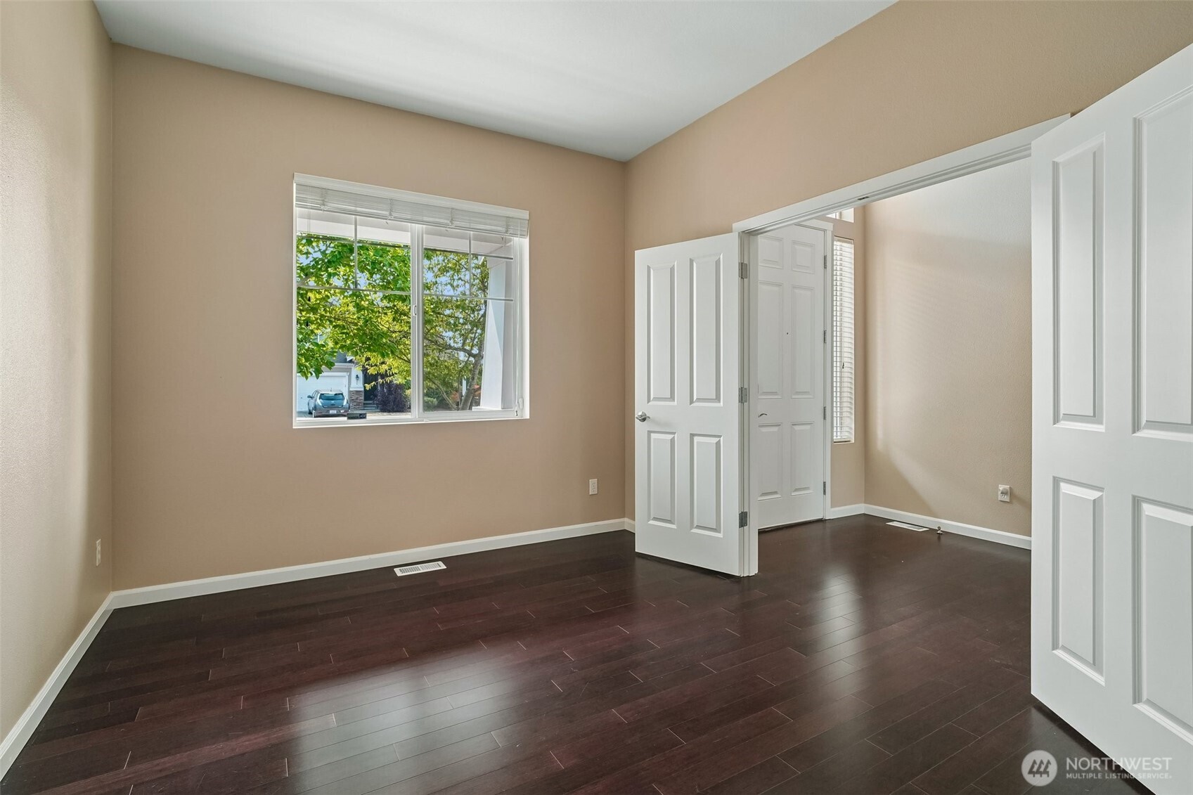 1221 68th Loop Property Photo 8