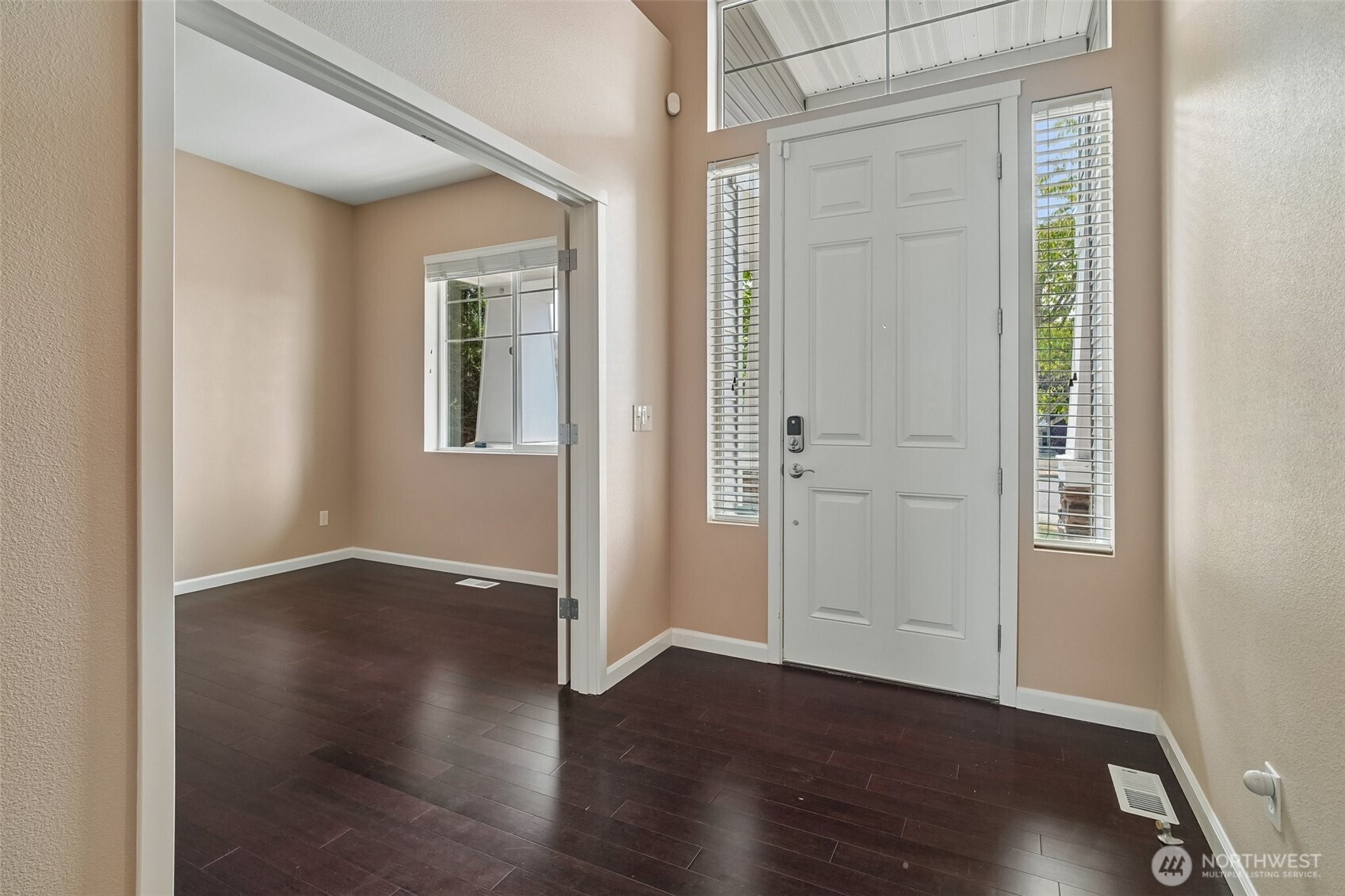 1221 68th Loop Property Photo 9