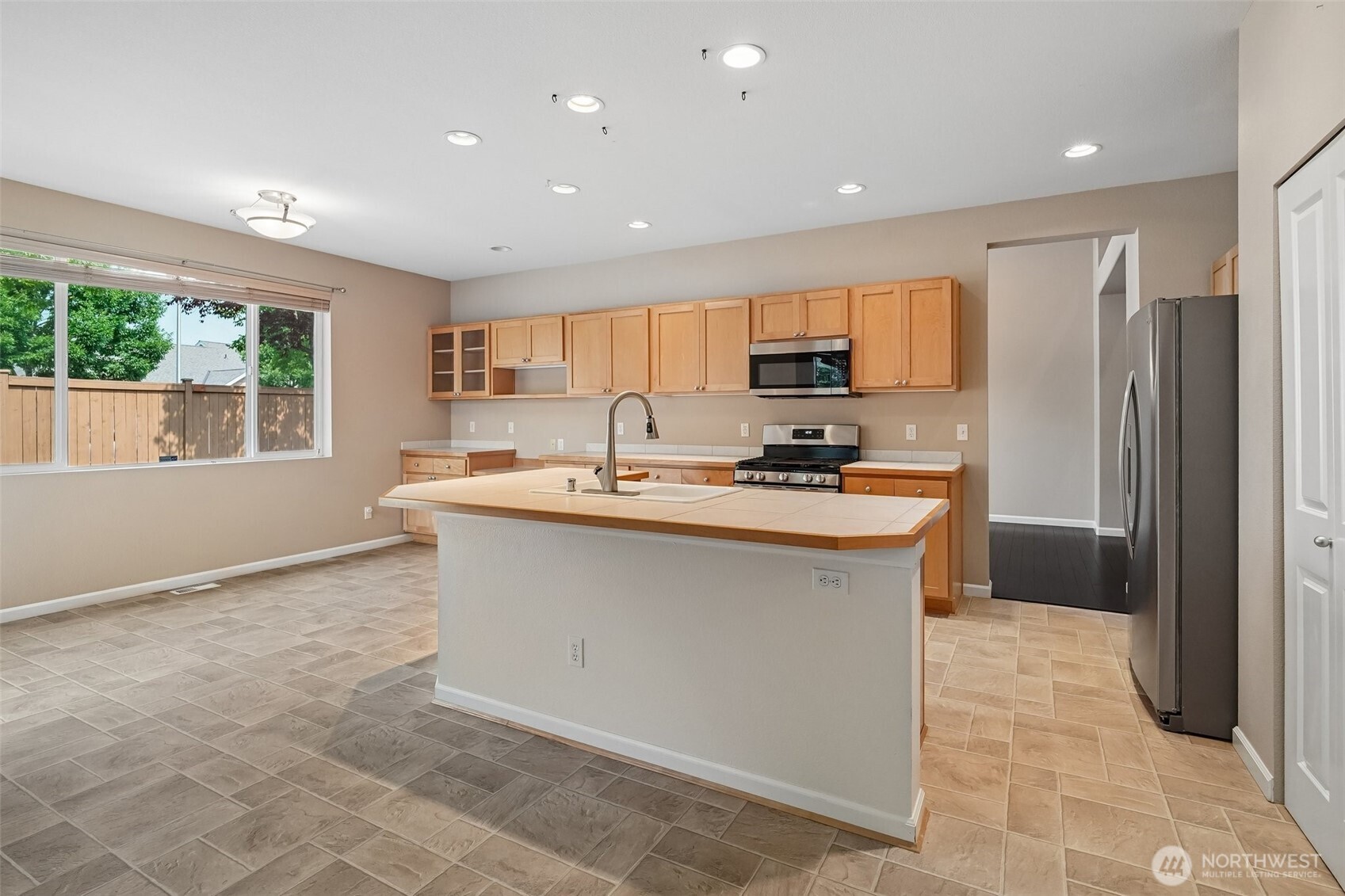 1221 68th Loop Property Photo 15