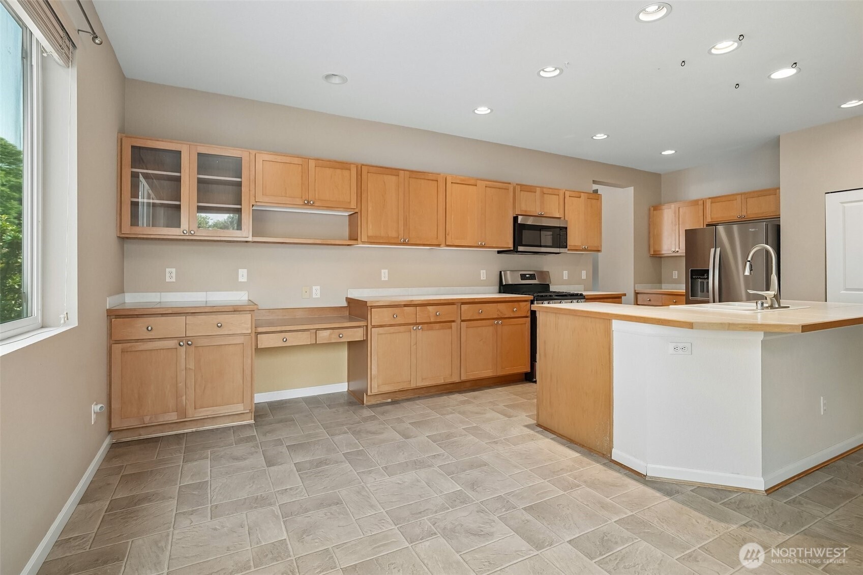 1221 68th Loop Property Photo 18