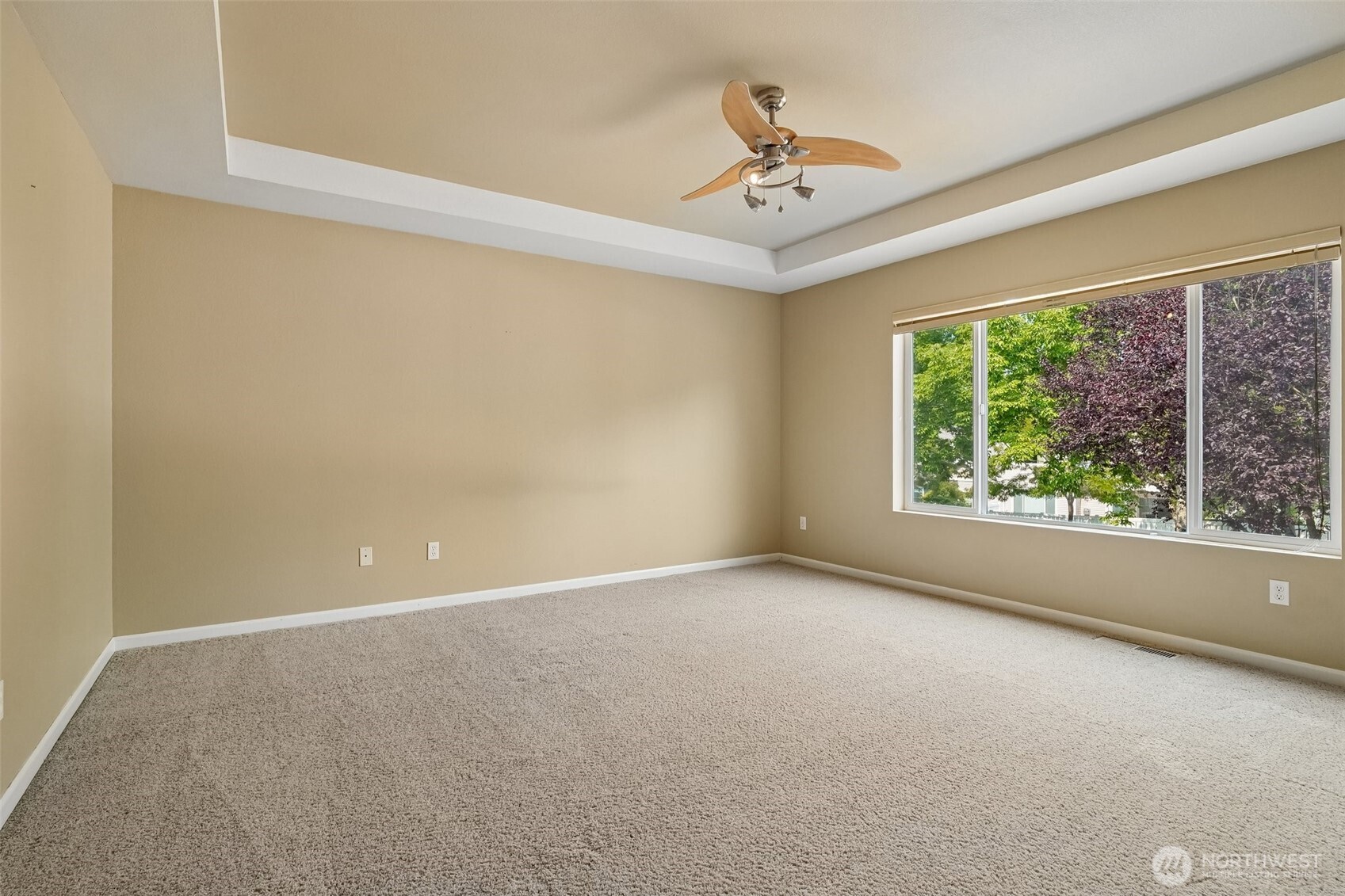 1221 68th Loop Property Photo 26