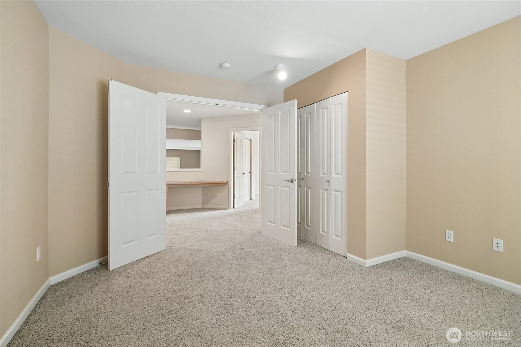 1221 68th Loop Property Photo 27