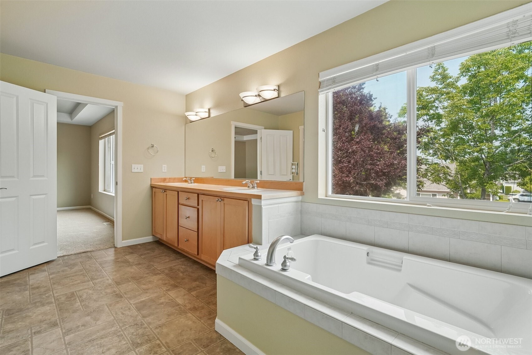 1221 68th Loop Property Photo 31