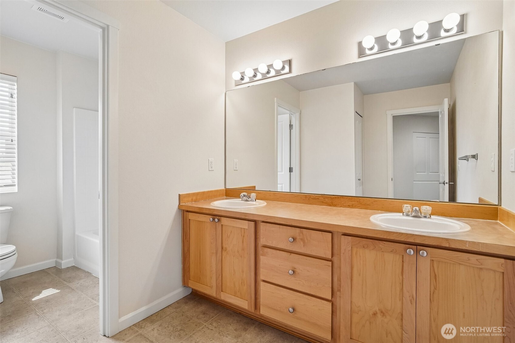 1221 68th Loop Property Photo 36