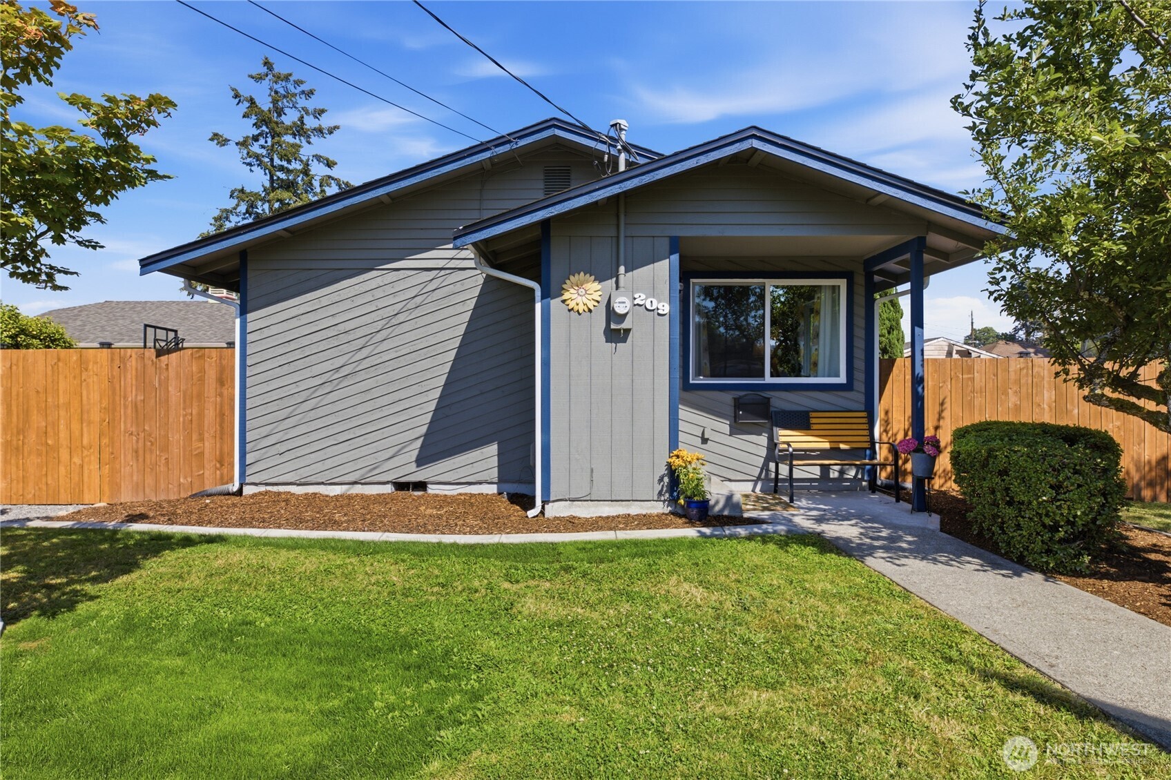 209 16th St Sw Property Photo 1