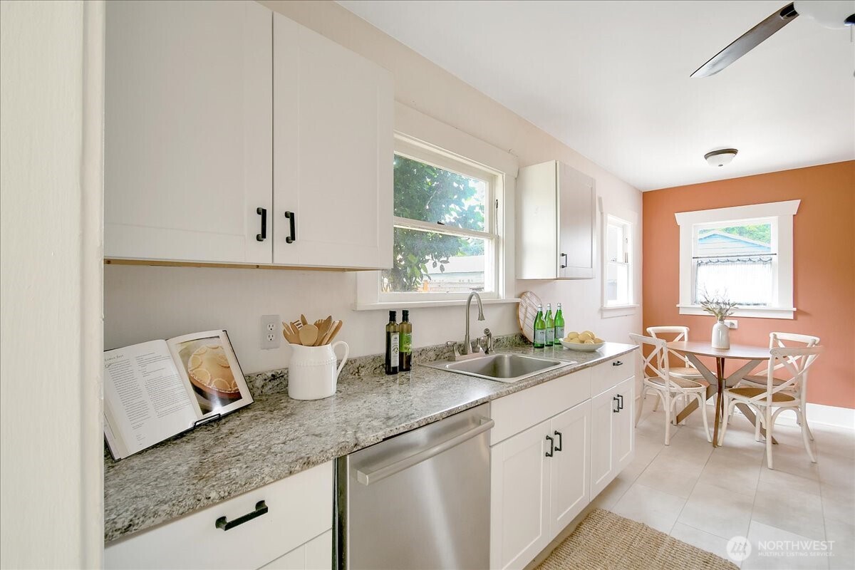 3614 S Ainsworth Avenue Property Photo 6