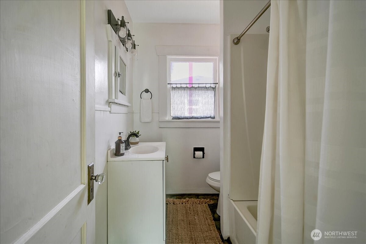 3614 S Ainsworth Avenue Property Photo 8