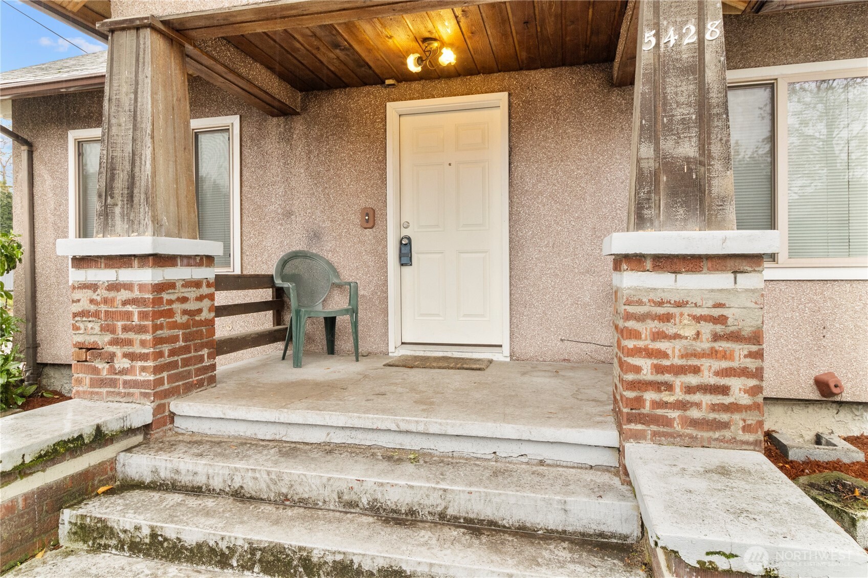 5428 S Cedar St Property Photo 3