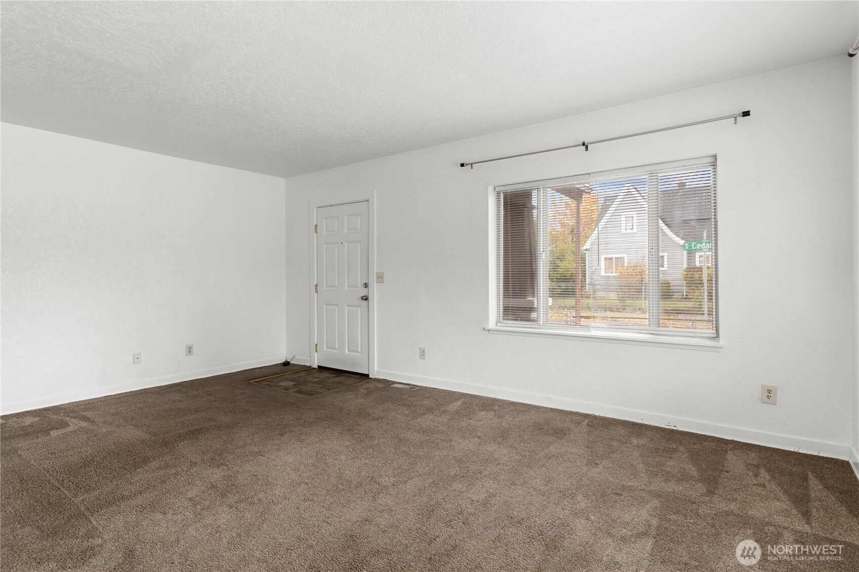 5428 S Cedar St Property Photo 6