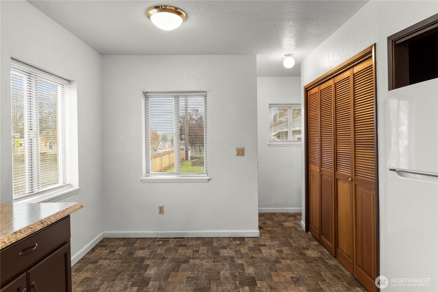 5428 S Cedar St Property Photo 10