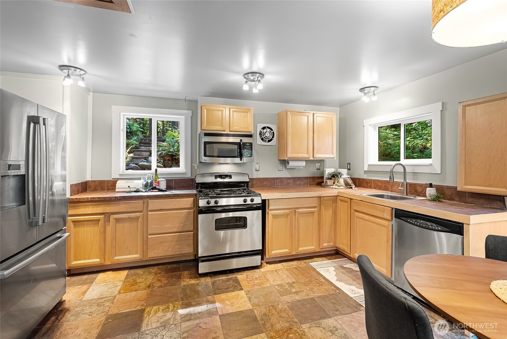 1823 Emerald Lake Way Property Photo 11