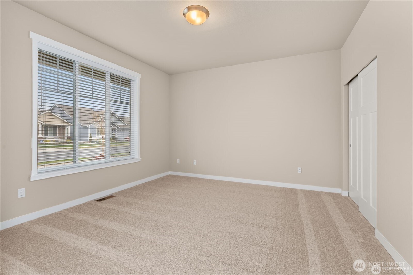 9045 Wyatt Loop Property Photo 6