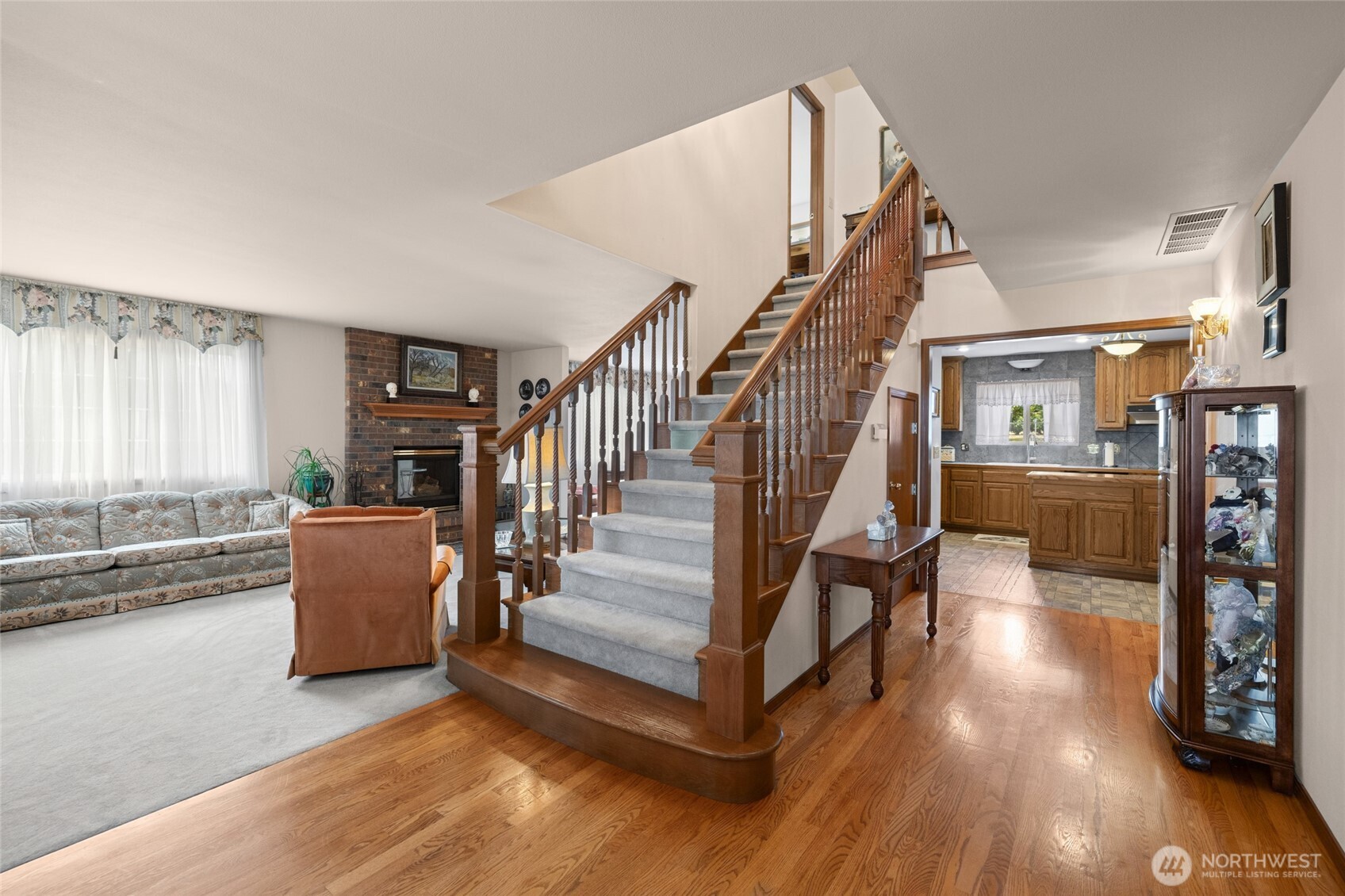 1049 Burchell Road Property Photo 8