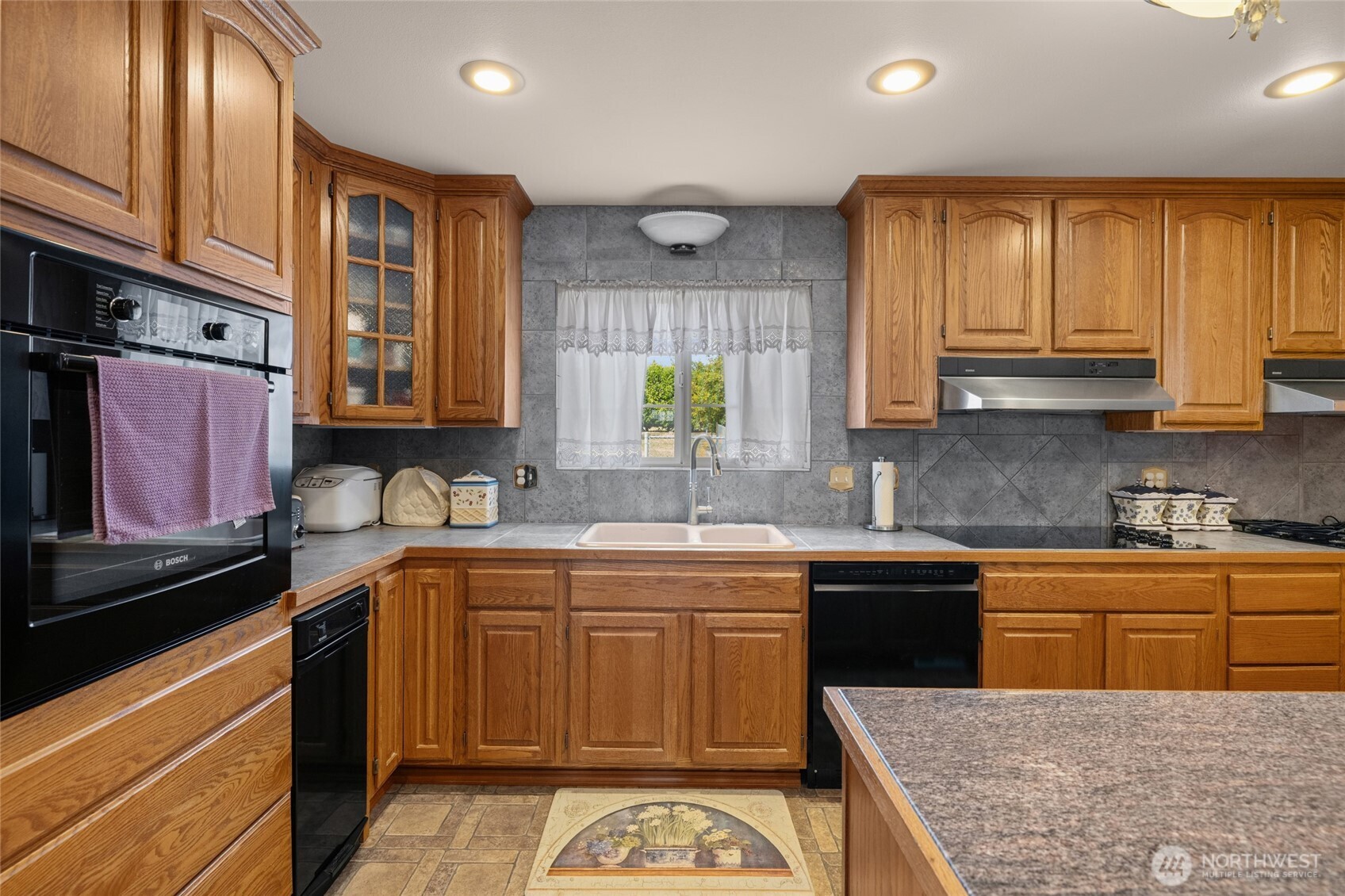 1049 Burchell Road Property Photo 14