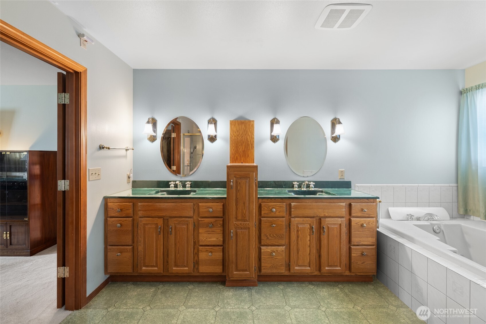 1049 Burchell Road Property Photo 28