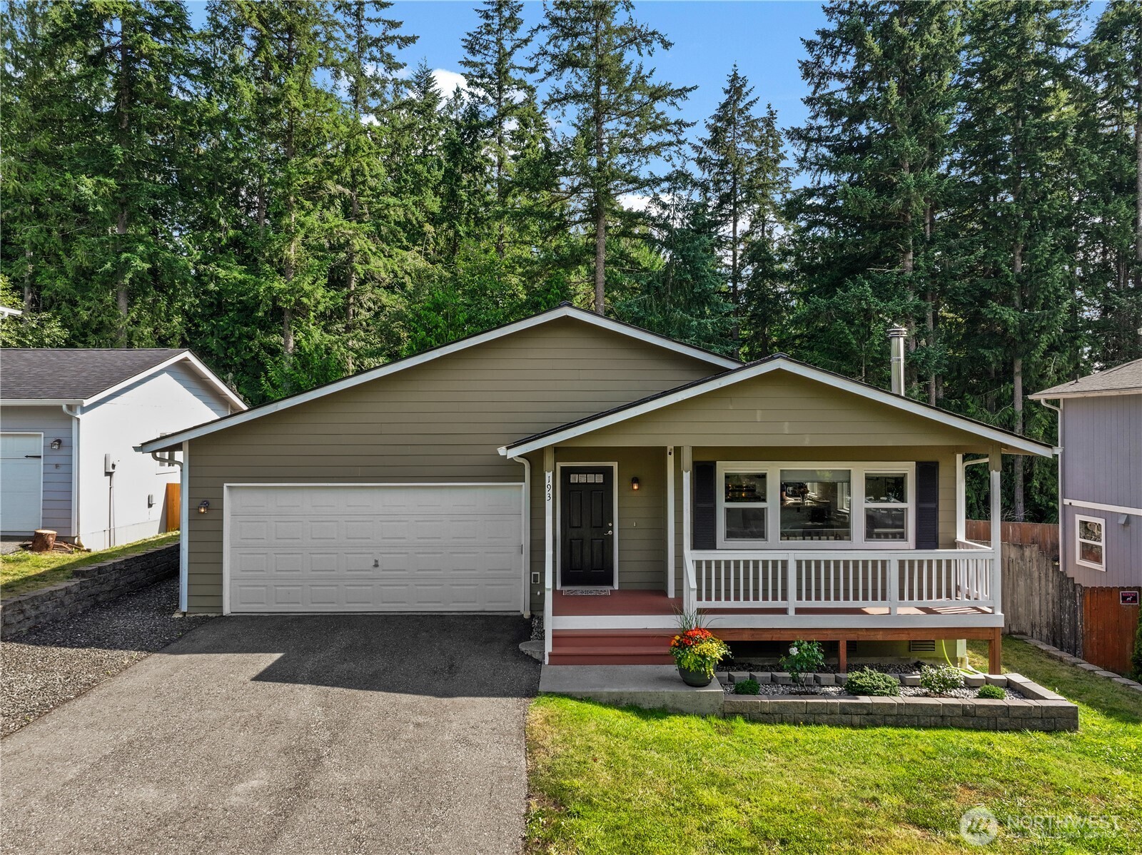193 Ne Max William Loop Property Photo 1