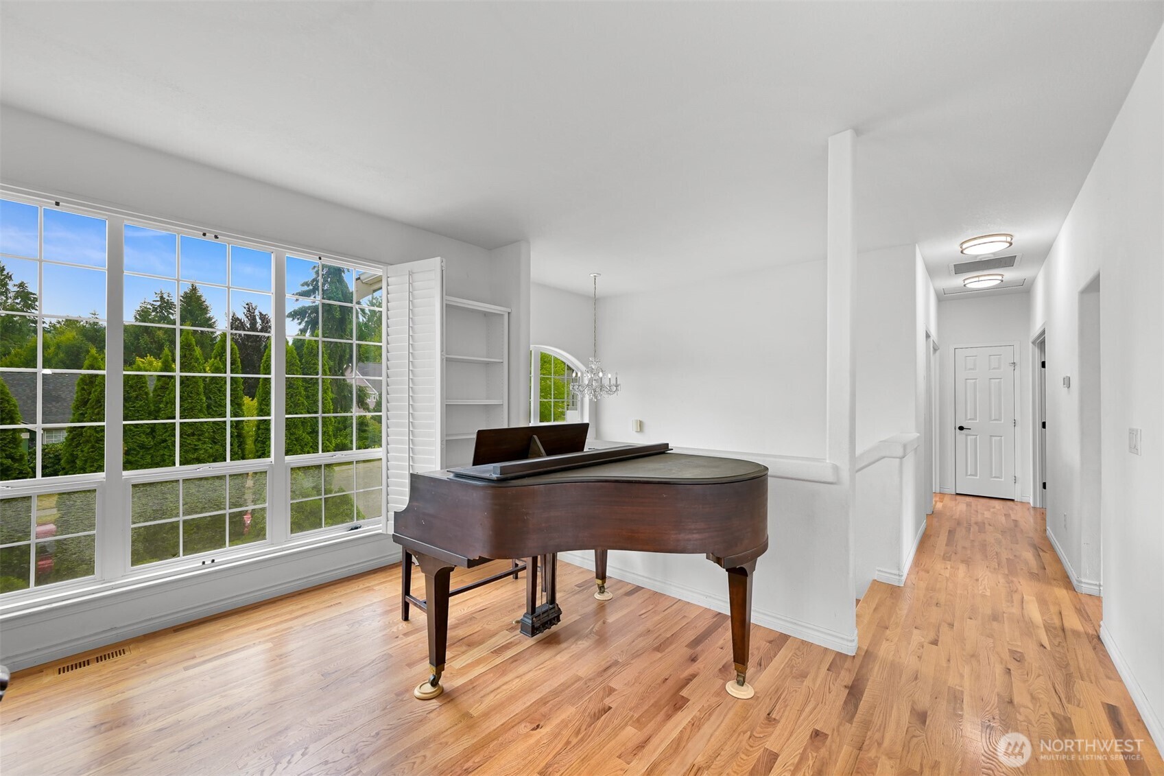 912 S Hills Drive Property Photo 2