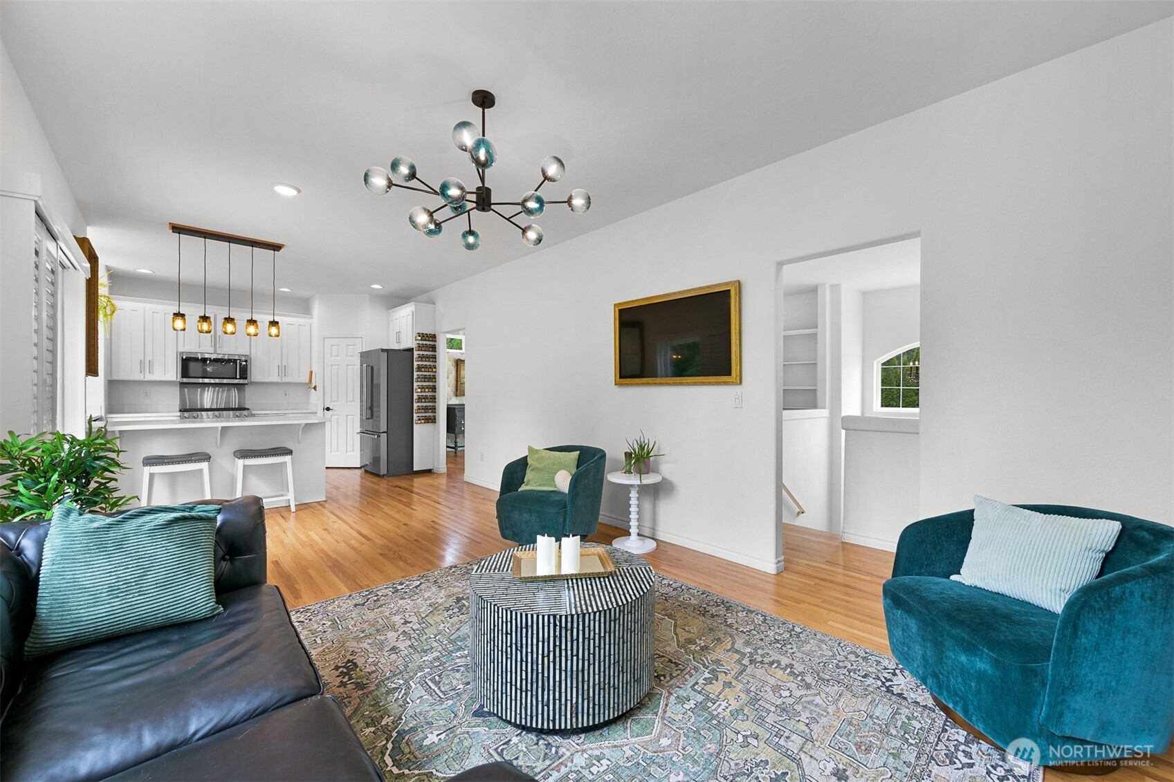 912 S Hills Drive Property Photo 3
