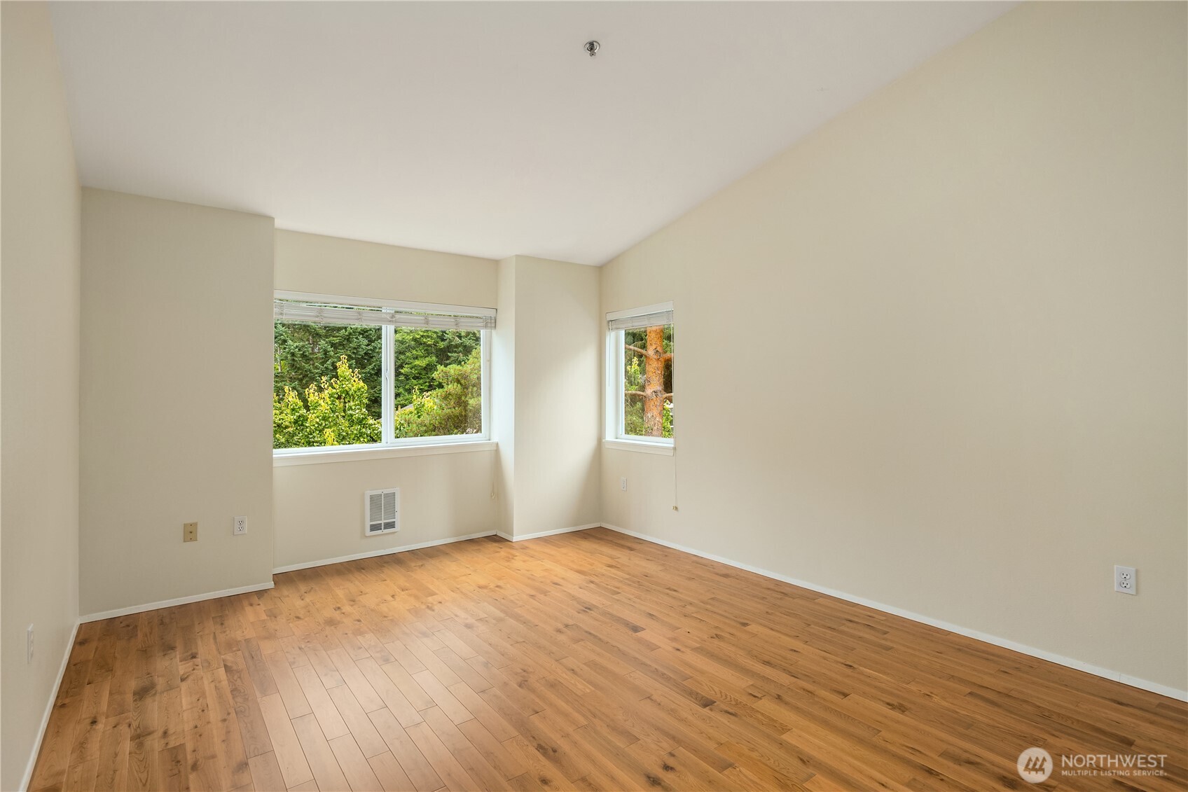 12440 Ne 7th Place Property Photo 17